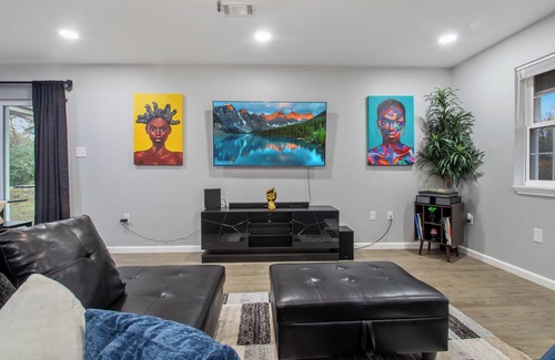 Russellville House | 3BR Stylish Home In The Heart Of Russellville Great For Long Stays