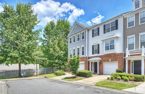 Charlotte House | 3BR Townhome Quiet Family Area in South Park w/Balcony, BBQ, Work Space, & WiFi