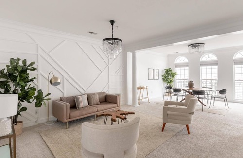 Alexandria House | 3BR Townhouse in Alexandria w/Parking