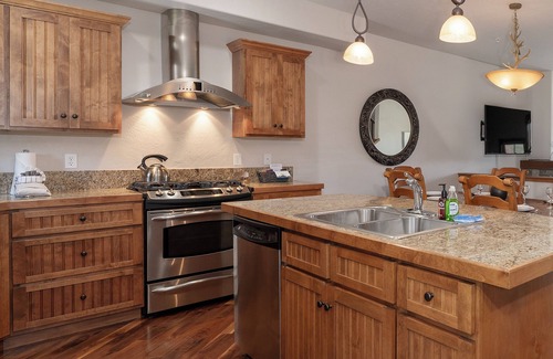 Bear Crossing House | 3BR townhouse w/hot tub & mountain views