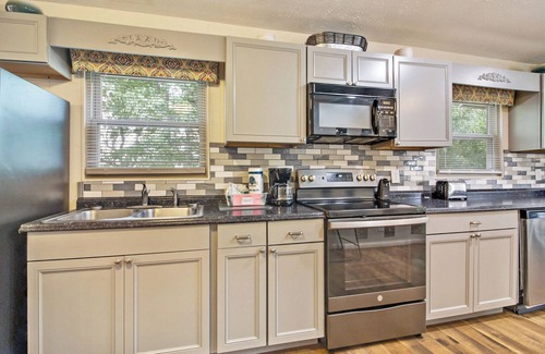 Lake Tansi Condo | 3BR Upgraded, Living Room, Kitchen, Fireplace