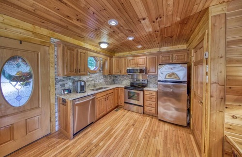 Smoky Mountains Apartment | 3BR w/Hot Tub*Fireplace*MTN Views*Games*Peaceful