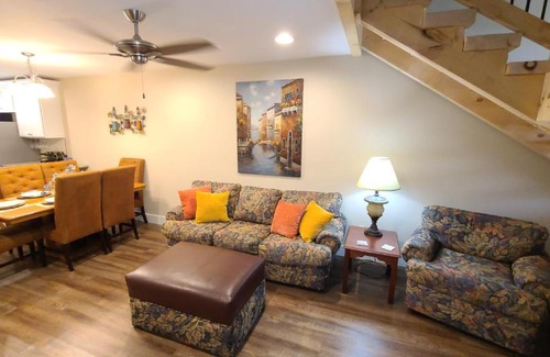 Branson House | 3BR Walk-In with Loft - Pool and Hot Tub - FREE TICKETS INCLUDED - PARA