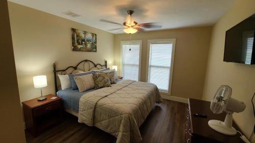 Branson House | 3BR Walk-In with Loft - Pool and Hot Tub - FREE TICKETS INCLUDED - PARA