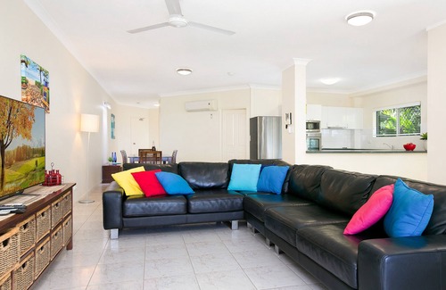 Trinity Beach Apartment | 3BR Waterfront "The Beach House" - WIFI