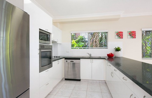 Trinity Beach Apartment | 3BR Waterfront "The Beach House" - WIFI