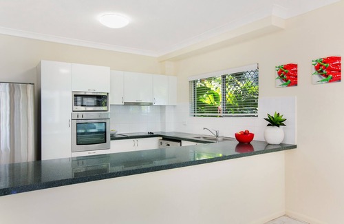 Trinity Beach Apartment | 3BR Waterfront "The Beach House" - WIFI