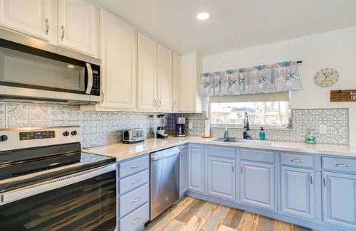 Matlacha House | 3BR Waterfront townhome Matlacha with hot tub, boat dock WiFi, bikes and kayaks