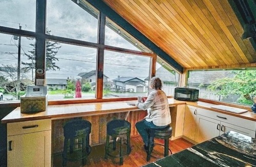 Anacortes Cottage | 3BR Weaver's Cottage on Peaceful Guemes Island