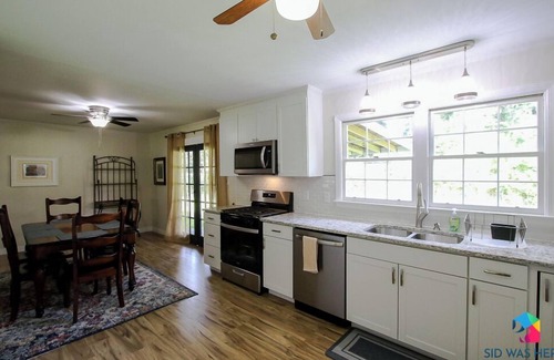 Windsor Forest House | 3BR Windsor Forest Home, Short Drive to Downtown