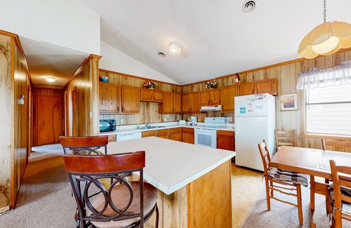 Kill Devil Hills House | 3BR with balcony, beach nearby, central AC, & W/D