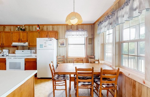 Kill Devil Hills House | 3BR with balcony, beach nearby, central AC, & W/D