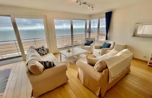 Blankenberge Apartment | 3BR Zeedijk apartment Ocean View