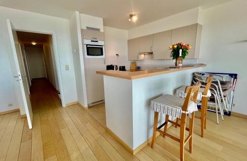 Blankenberge Apartment | 3BR Zeedijk apartment Ocean View