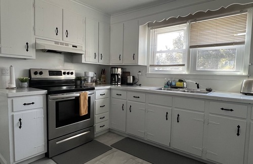 Milford Cottage | 3br2ba: Quiet and Cozy Getaway in Milford