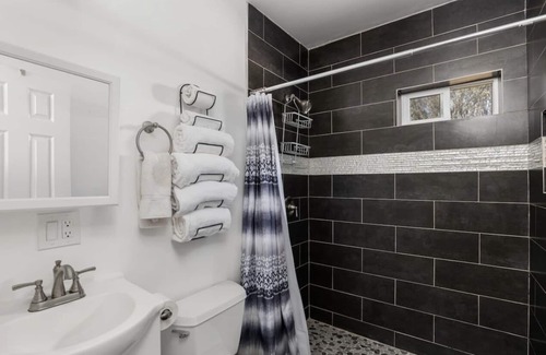 Bakersfield House | 3brm Spanish Cottage remodeled