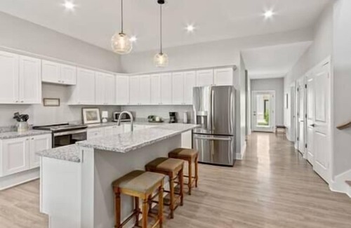 Madison House | 3BRVilla|KingBed Suite|must see!