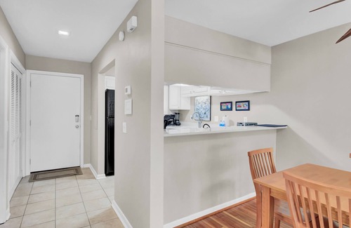 Isle of Palms Condo | 3C Mariners Walk by AvantStay | Beach & Pool Access, Enclosed Porch
