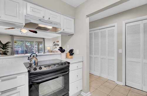 Isle of Palms Condo | 3C Mariners Walk by AvantStay | Beach & Pool Access, Enclosed Porch