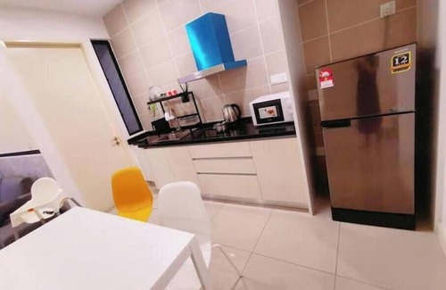 Medini Apartment | 3min- Legoland HappyRainbowSuit 2R2B 8pax Lakeview