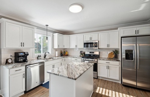 Plymouth House | 3mins DT/Hot tub + Fire Pit + BBQ/ Game Room/ 500Mbp/4 Bedroom/ Office