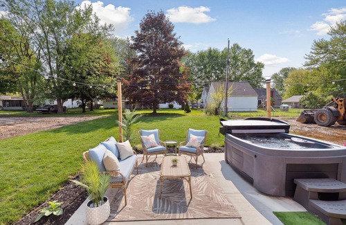 Plymouth House | 3mins DT/Hot tub + Fire Pit + BBQ/ Game Room/ 500Mbp/4 Bedroom/ Office