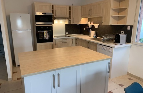 Frontignan Villa | 3mn walk from the beach, VILLA 5 bdrms in private residence between SEA and POND