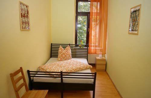 Loebtau Apartment | 3R-Fewo-bis-8-Personen-zentral-T8