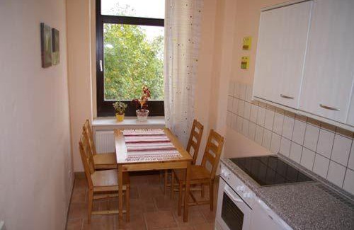 Loebtau Apartment | 3R-Fewo-bis-8-Personen-zentral-T8