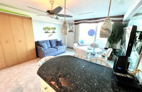East Daytona Apartment | 3rd Floor Balcony Beach View Studio Condo in the Beach Club