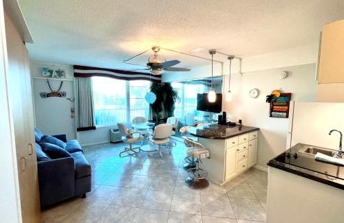 East Daytona Apartment | 3rd Floor Balcony Beach View Studio Condo in the Beach Club
