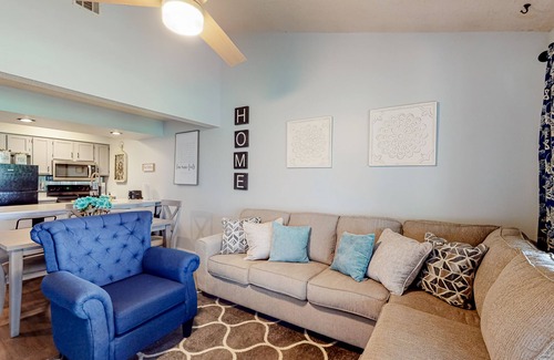 Notch Estates Condo | 3rd-floor valley-view condo with 2 outdoor pools, balcony, BBQ area, W/D, AC
