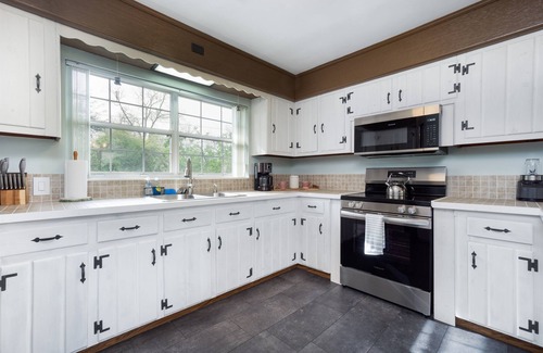 New Warrington House | 3rd Street Bungalow-Backyard Oasis-NAS-Beaches-Dining-Shopping