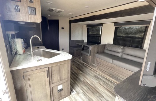 Moreno Valley House | 3RV/parking/Netflix/private/excellent location