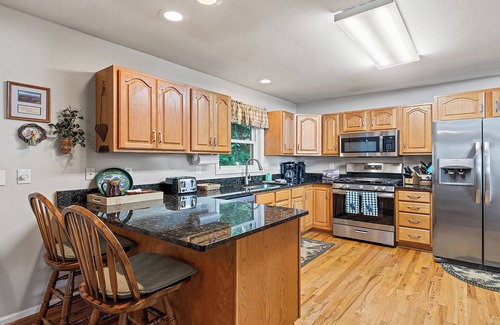 Waynesville House | 4,000ft in Elevation with Layered Mtn Views, HOT TUB, Wifi, Firepit, and privacy