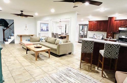 Gulfport House | 4/3 Home Centrally Located, beach, casino, airport, dining, golfing, shopping, entertainment