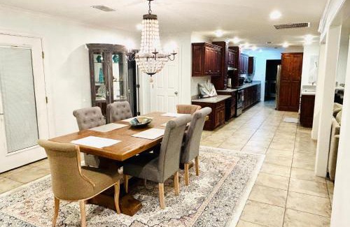Gulfport House | 4/3 Home Centrally Located, beach, casino, airport, dining, golfing, shopping, entertainment