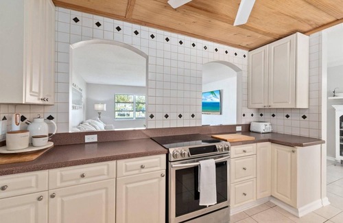 Fort Pierce House | 4/3 Walk to Beach, Inlet~Pool~2 Primary Bedrooms~Treefort