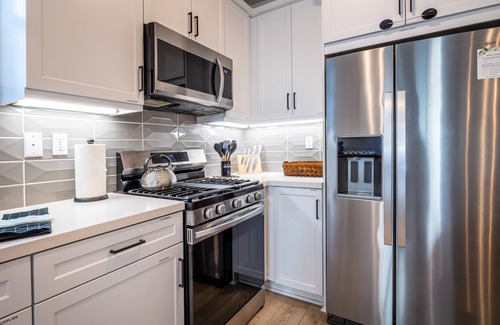 Guasti House | 4/5 Bed 4 Bath - Perfect location!