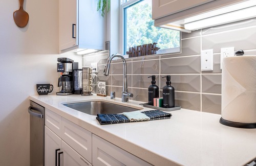 Guasti House | 4/5 Bed 4 Bath - Perfect location!