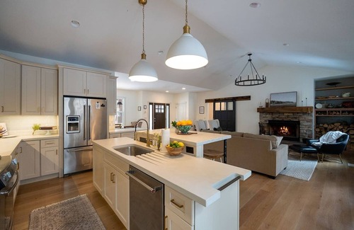 Holland House | 4 Acres of Towering Trees