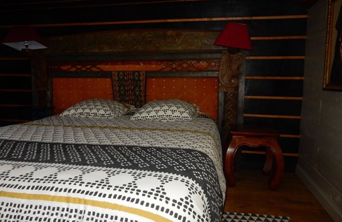 Bassins a Flot Boat Rental | 4 adjoining or interconnecting apartments on a barge