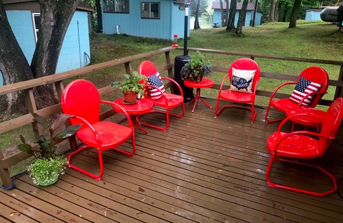 Birchwood Cabin | #4 Affordable, pet friendly Studio Cabin on the water, 1 boat slip included!