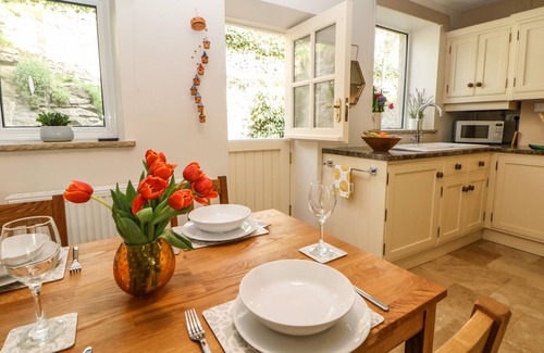 Tideswell Cottage | 4 Alma Road