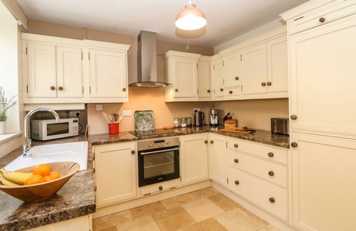 Tideswell Cottage | 4 Alma Road