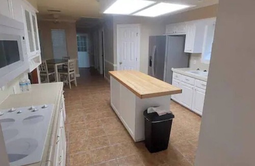 Highlands - Perkins House | 4 B/R HOUSE. Central Location. Clean and comfy.