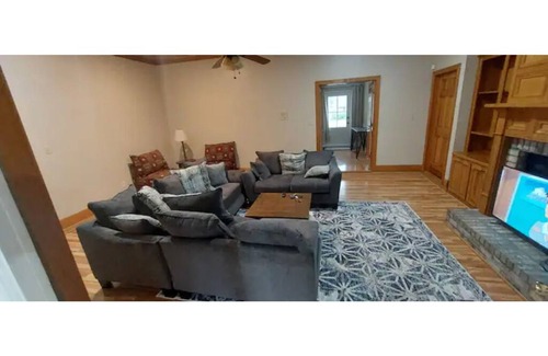 Highlands - Perkins House | 4 B/R HOUSE. Central Location. Clean and comfy.
