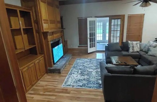 Highlands - Perkins House | 4 B/R HOUSE. Central Location. Clean and comfy.
