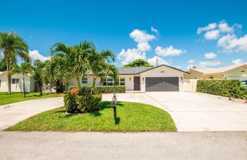 Boca Raton House | 4 BD 3BA Heated Pool Close to Beach
