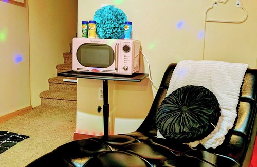 Loveland House | 4-bd house,Downtown, Hottub, Modern with Historic charm, Game Theatre Room